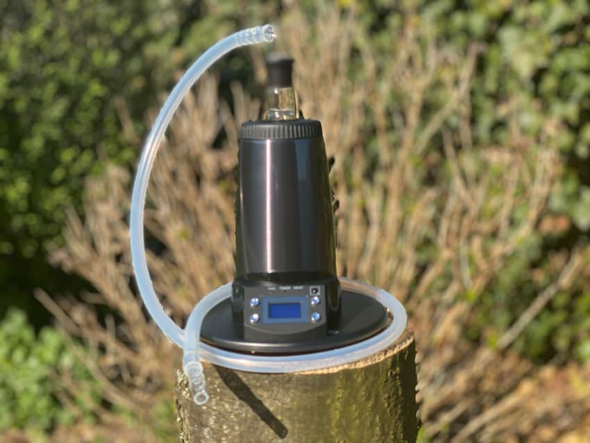 Arizer Extreme Q — Desktop Vaporizer mit Schlauch im Einsatz